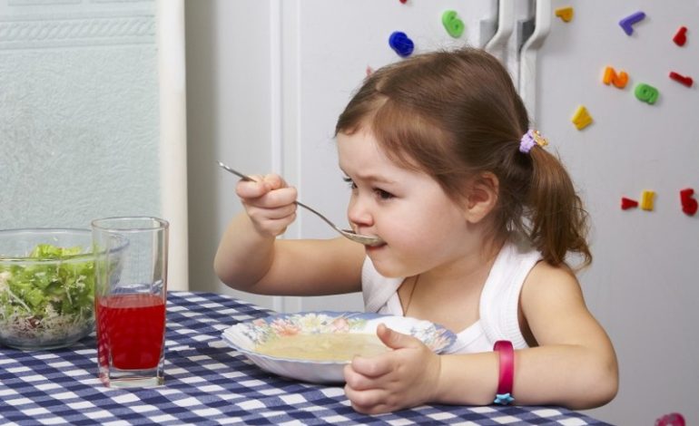 Як привчити дитину до правильного харчування