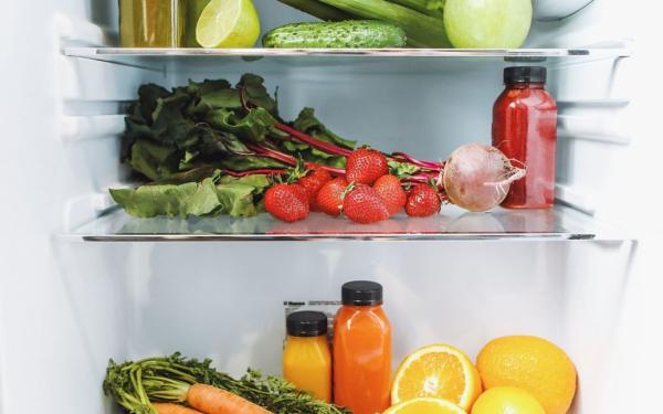 Як правильно зберігати їжу в холодильнику: секрети і помилки, які варто уникати